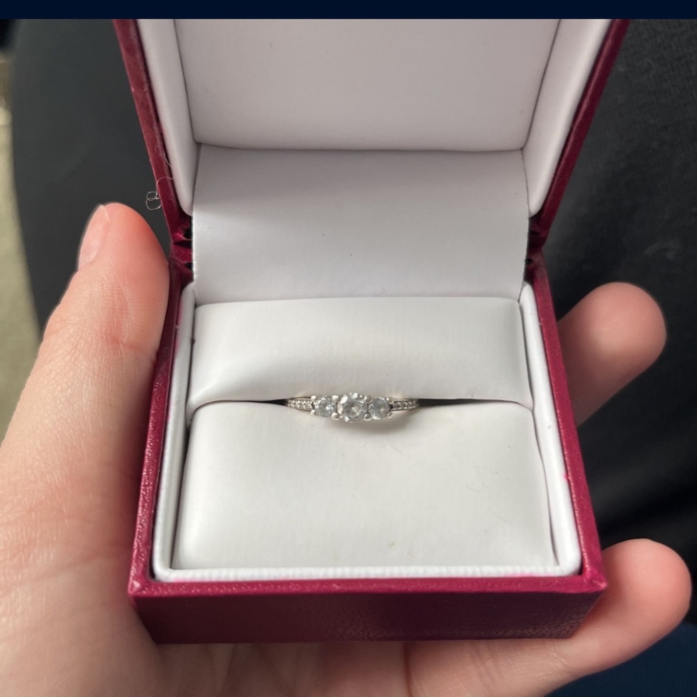 Diamond ring - Picture 2 of 2
